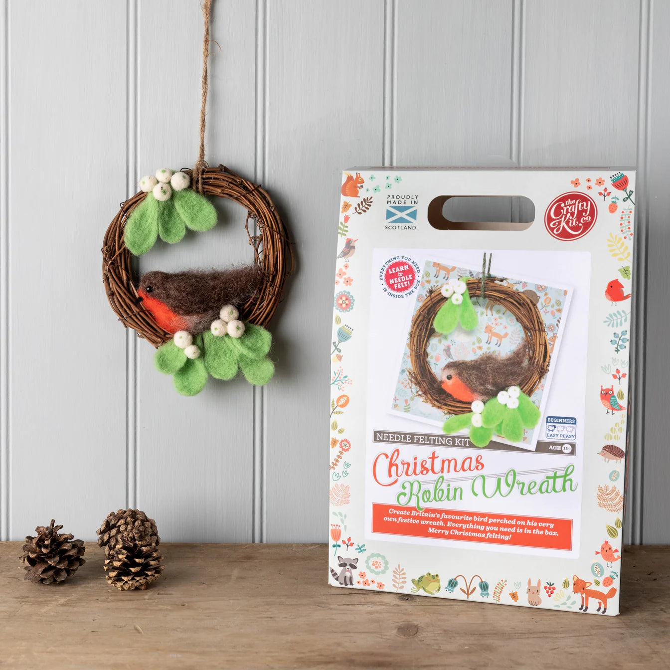 Christmas Red Robin Wreath - Needle Felting Kit