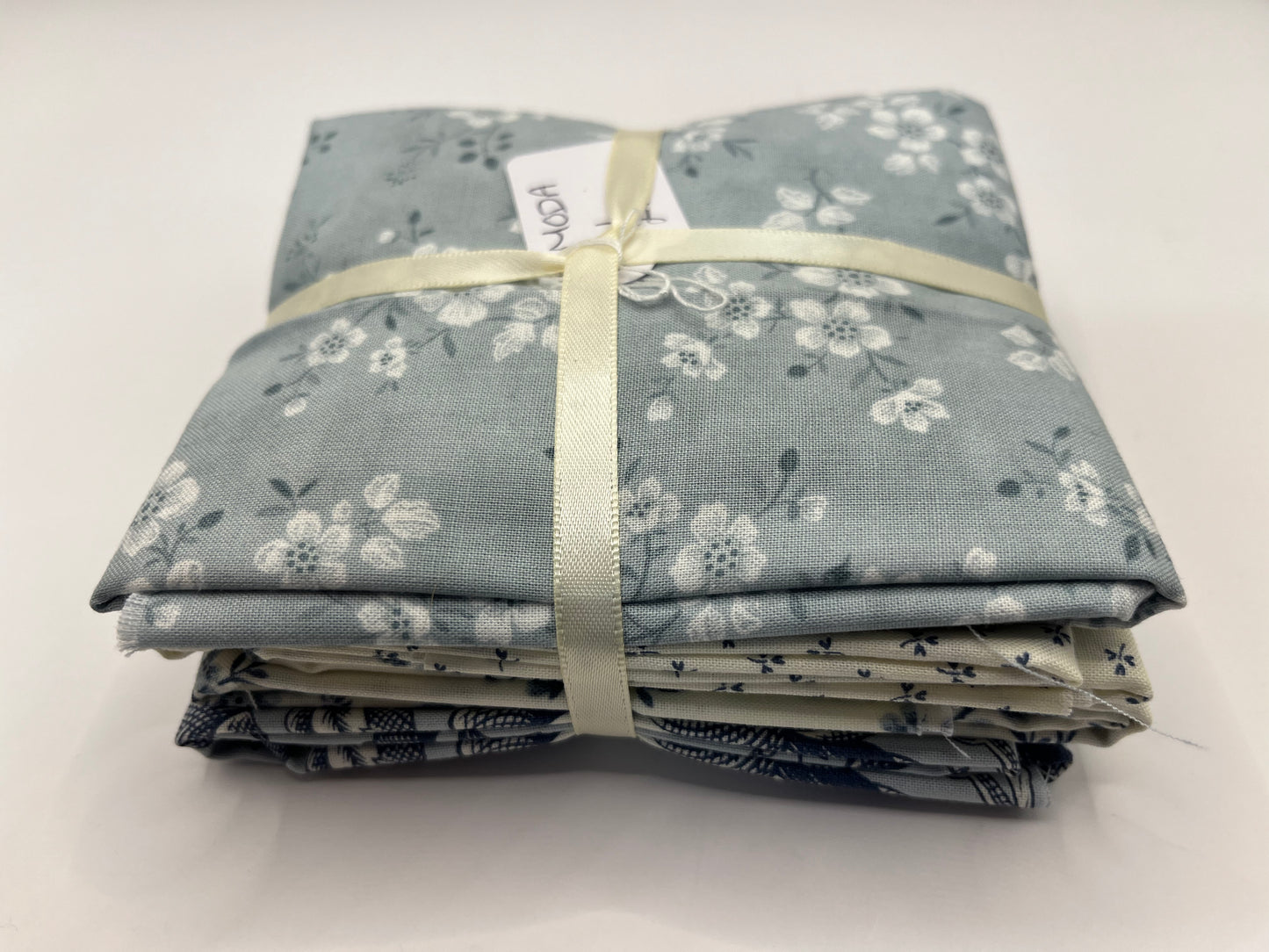 Blues & Whites Moda Fat Quarter Fabric Pack