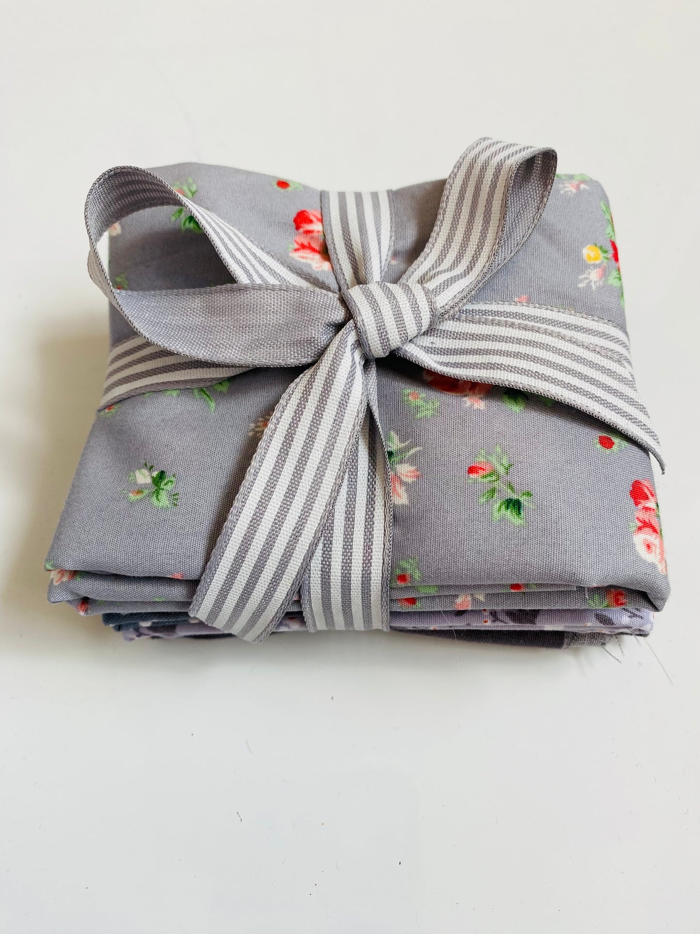 Fabric Fat Quarter Bundle - Grey - 100% Cotton