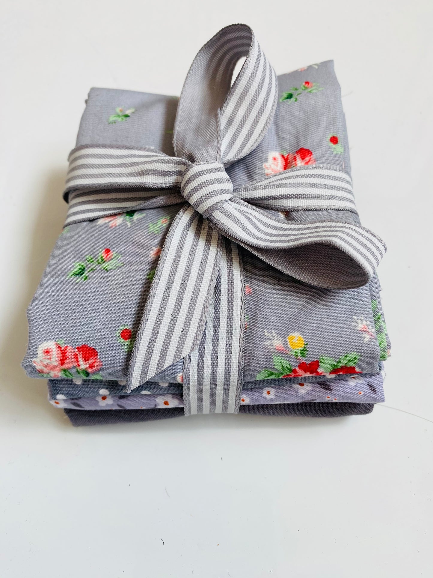 Fabric Fat Quarter Bundle - Grey - 100% Cotton