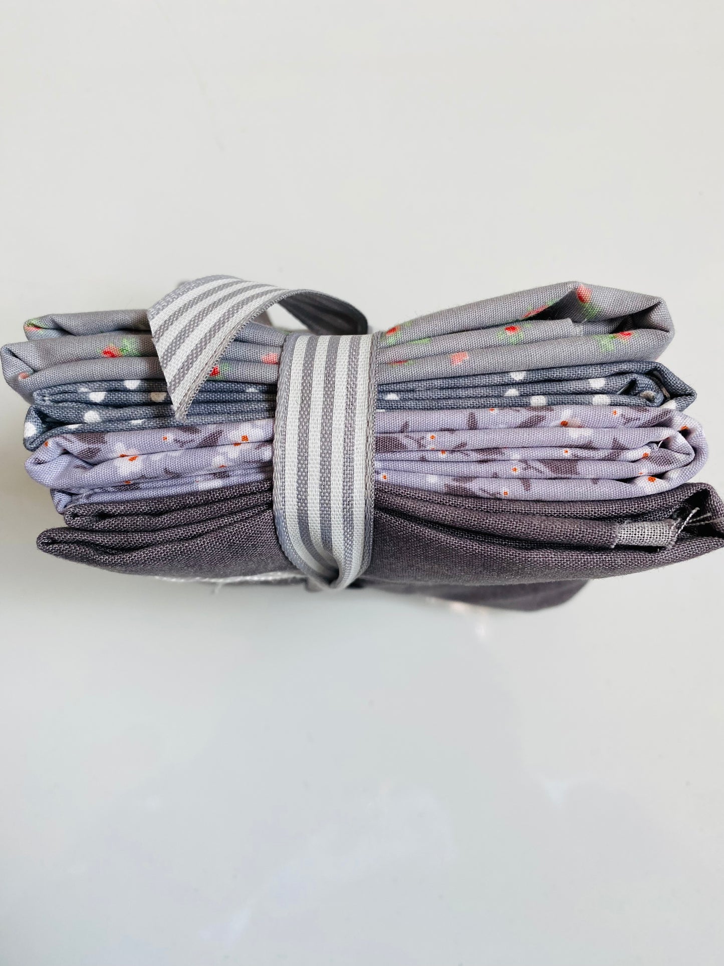 Fabric Fat Quarter Bundle - Grey - 100% Cotton