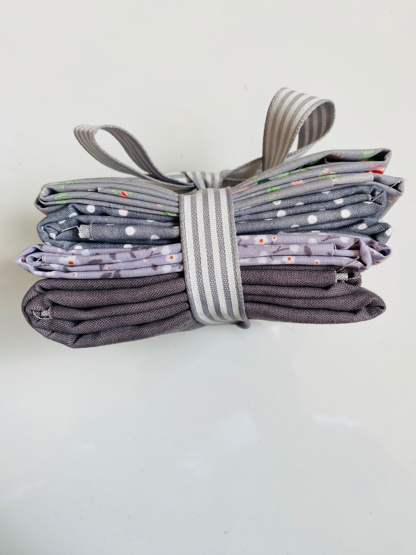 Fabric Fat Quarter Bundle - Grey - 100% Cotton