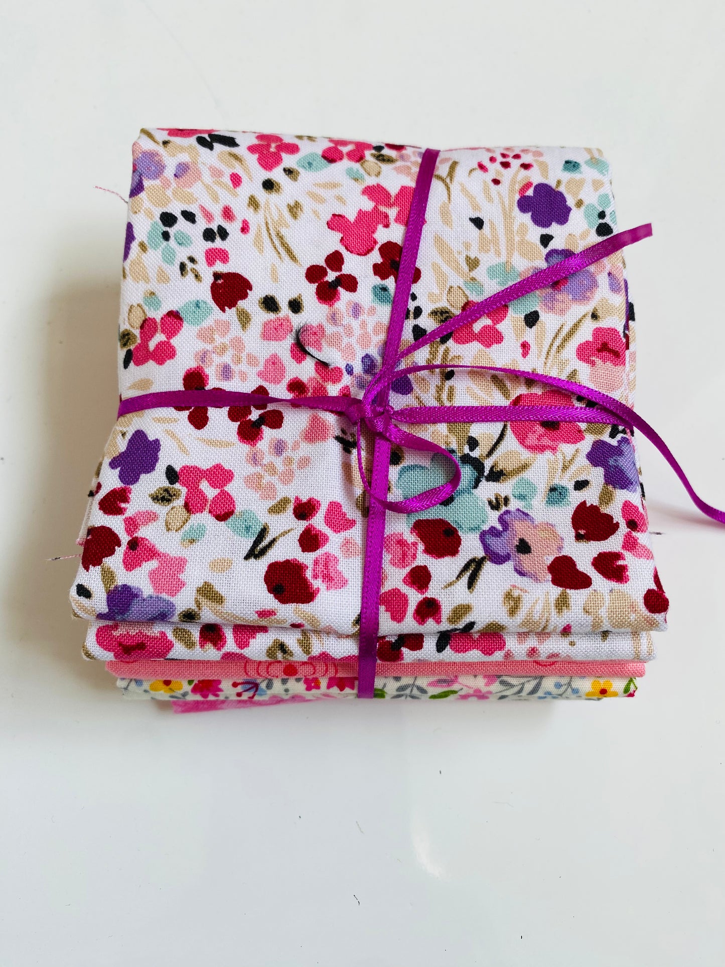 Fabric Fat Quarter Bundle - 'Summer Pinks' - 100% Cotton