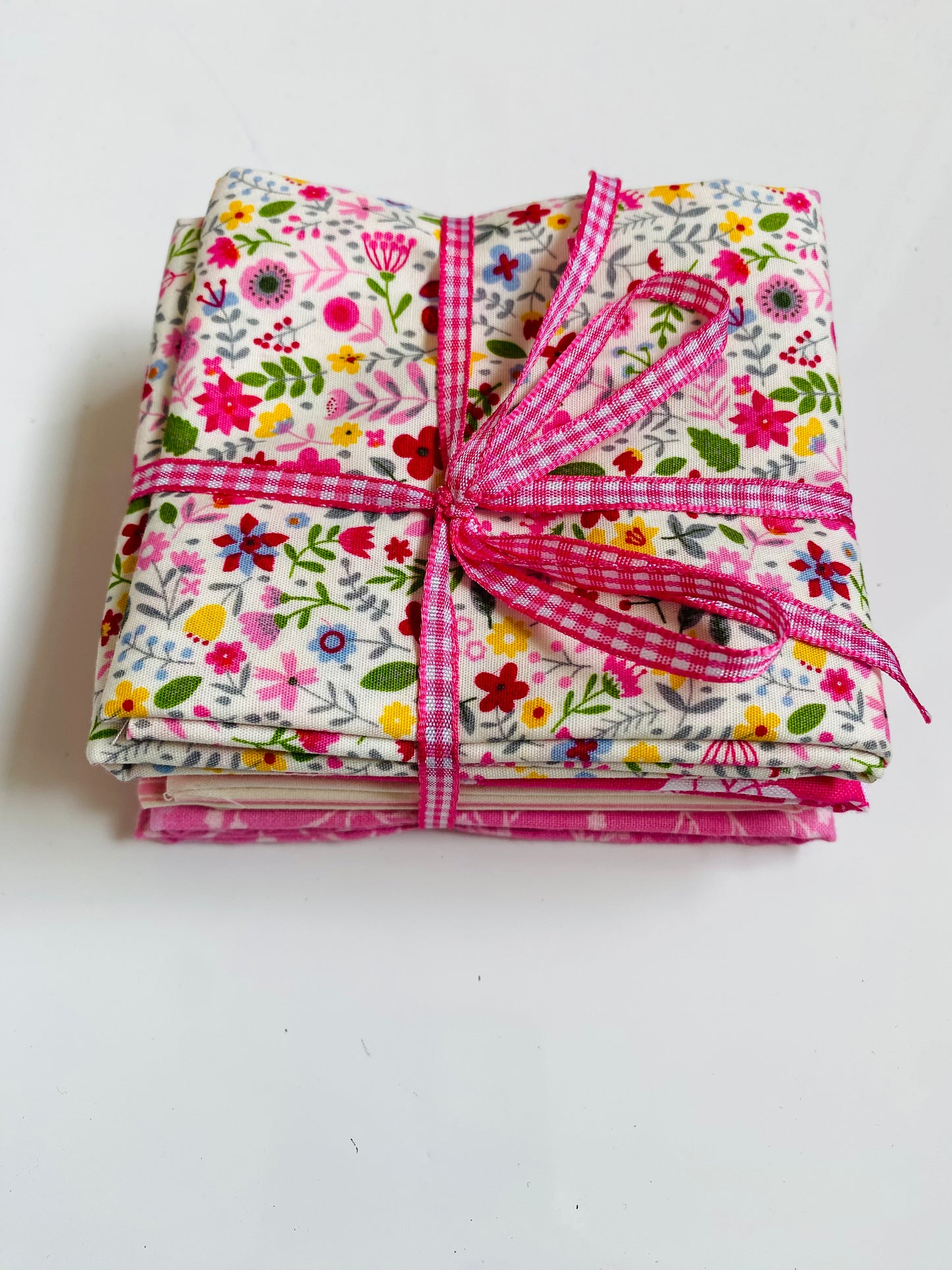 Fabric Fat Quarter Bundle - 'Lovely Summer Pinks' - 100% Cotton