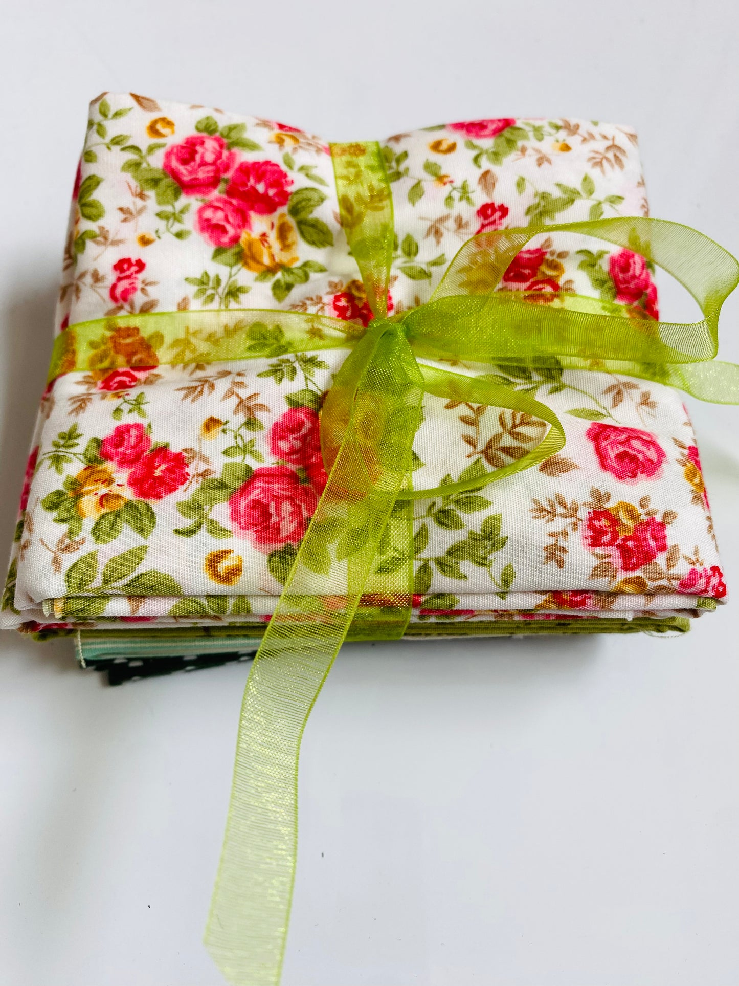 Fabric Fat Quarter Bundle - 'Warm Greens' - 100% Cotton