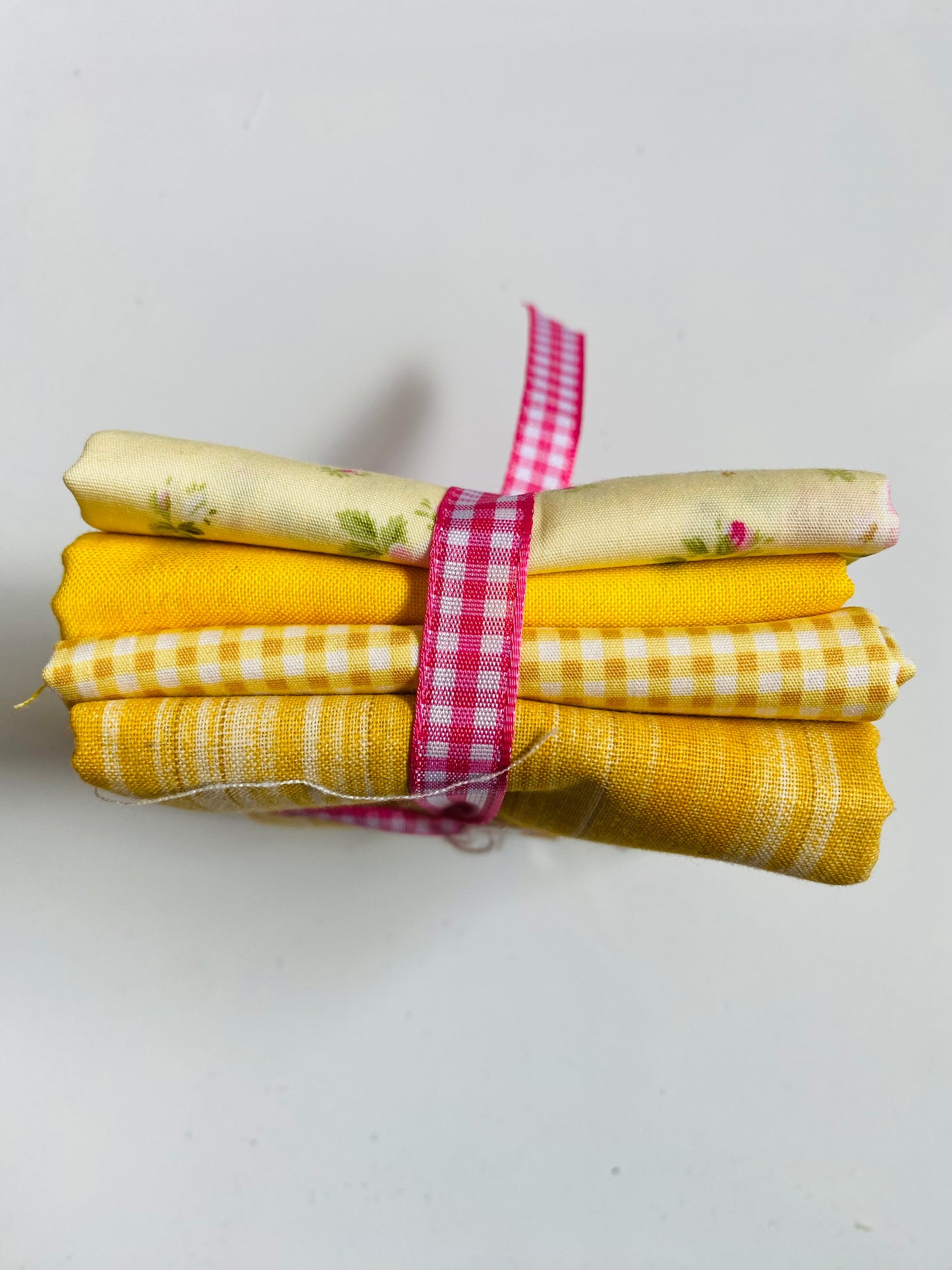 Fabric Fat Quarter Bundle - 'Spring Yellows' - 100% Cotton