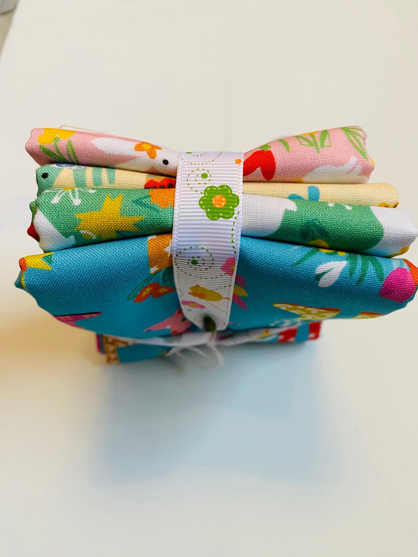 Easter & Spring Fabric Fat Quarter Bundle - for appliqué, pillows, bags, cushions and quilts