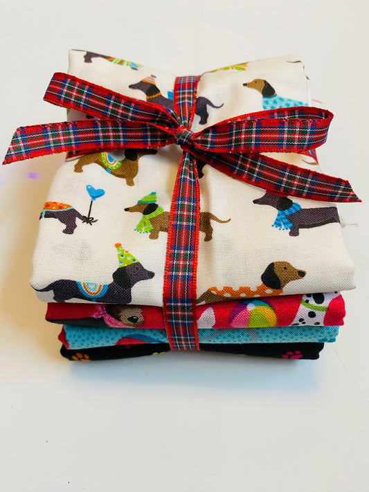 Dog & Puppy Fabric Fat Quarter Bundle - for appliqué, pillows, bags, cushions and quilts