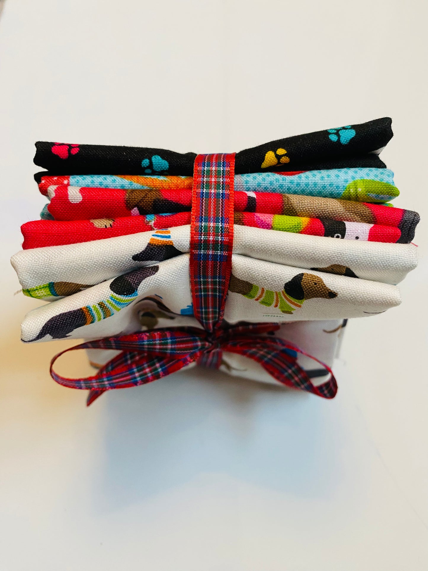 Dog & Puppy Fabric Fat Quarter Bundle - for appliqué, pillows, bags, cushions and quilts