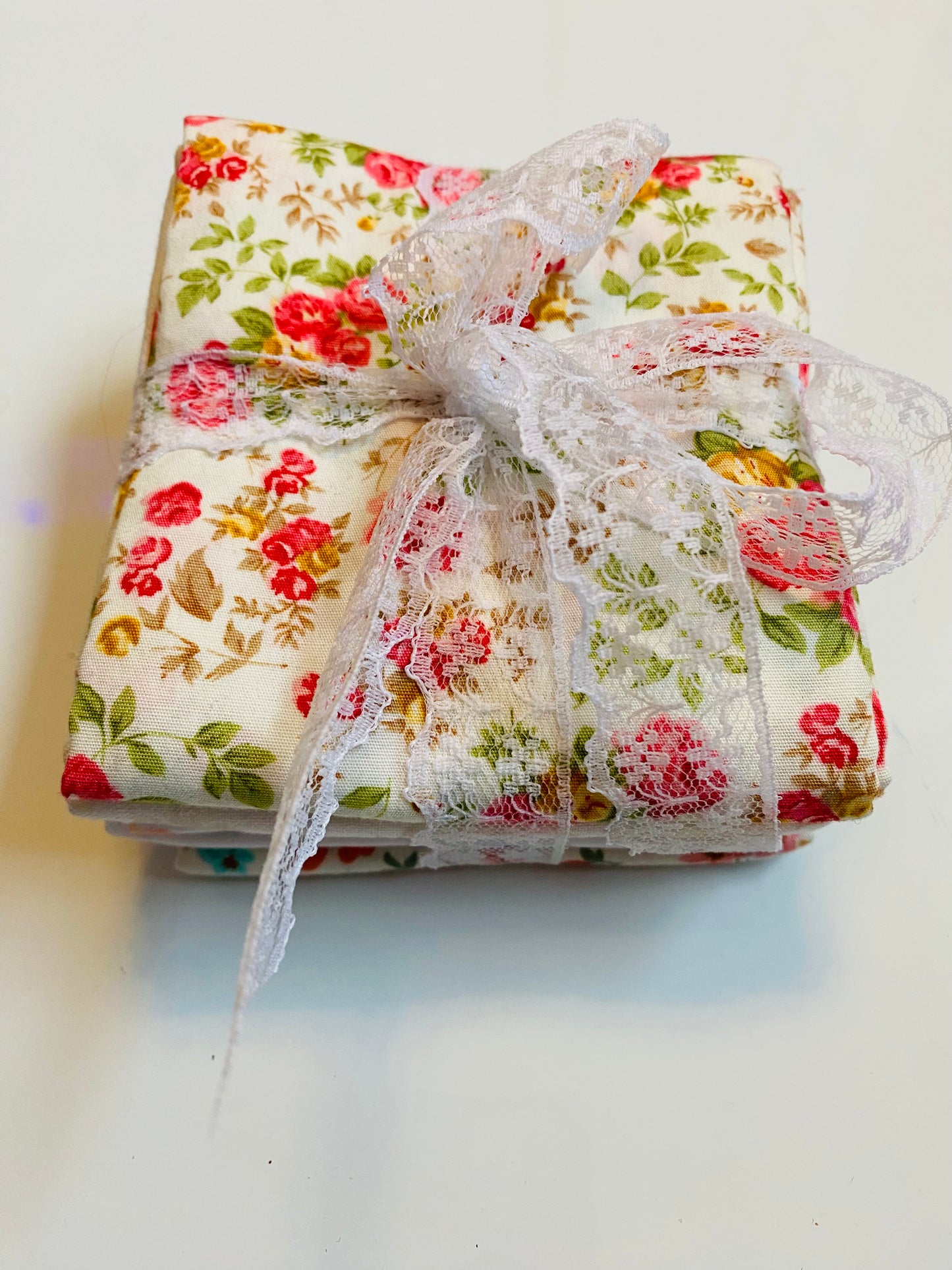 Fabric Fat Quarter Bundle - 'Spring Whites & Pinks' - 100% Cotton