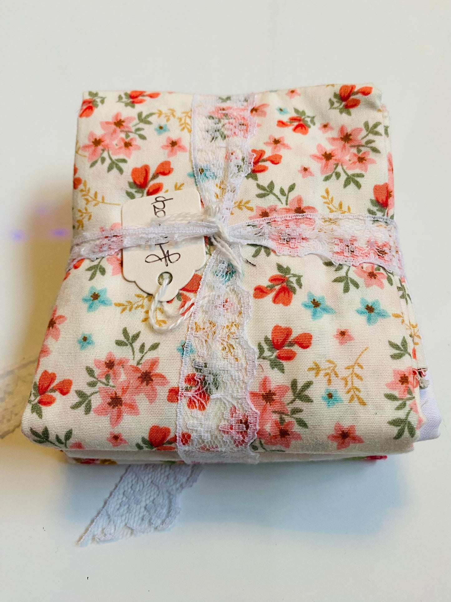 Fabric Fat Quarter Bundle - 'Spring Whites & Pinks' - 100% Cotton