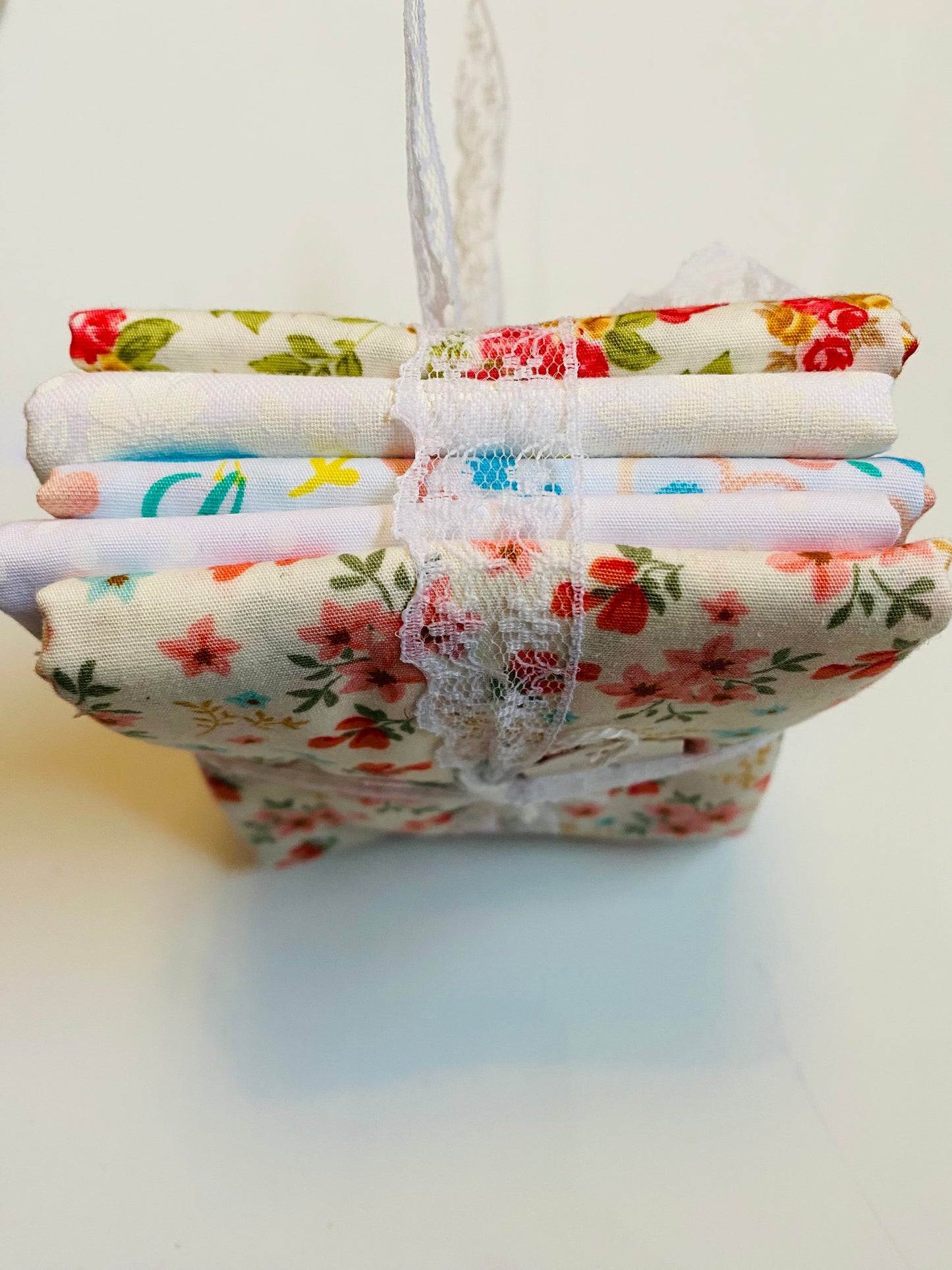 Fabric Fat Quarter Bundle - 'Spring Whites & Pinks' - 100% Cotton