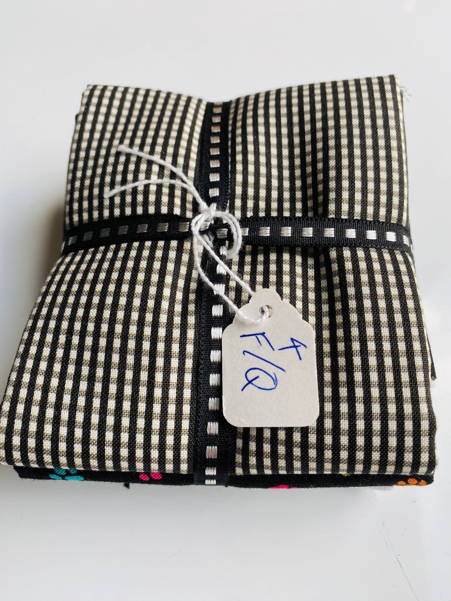 Fabric Fat Quarter Bundle - 'Dogs' - 100% Cotton