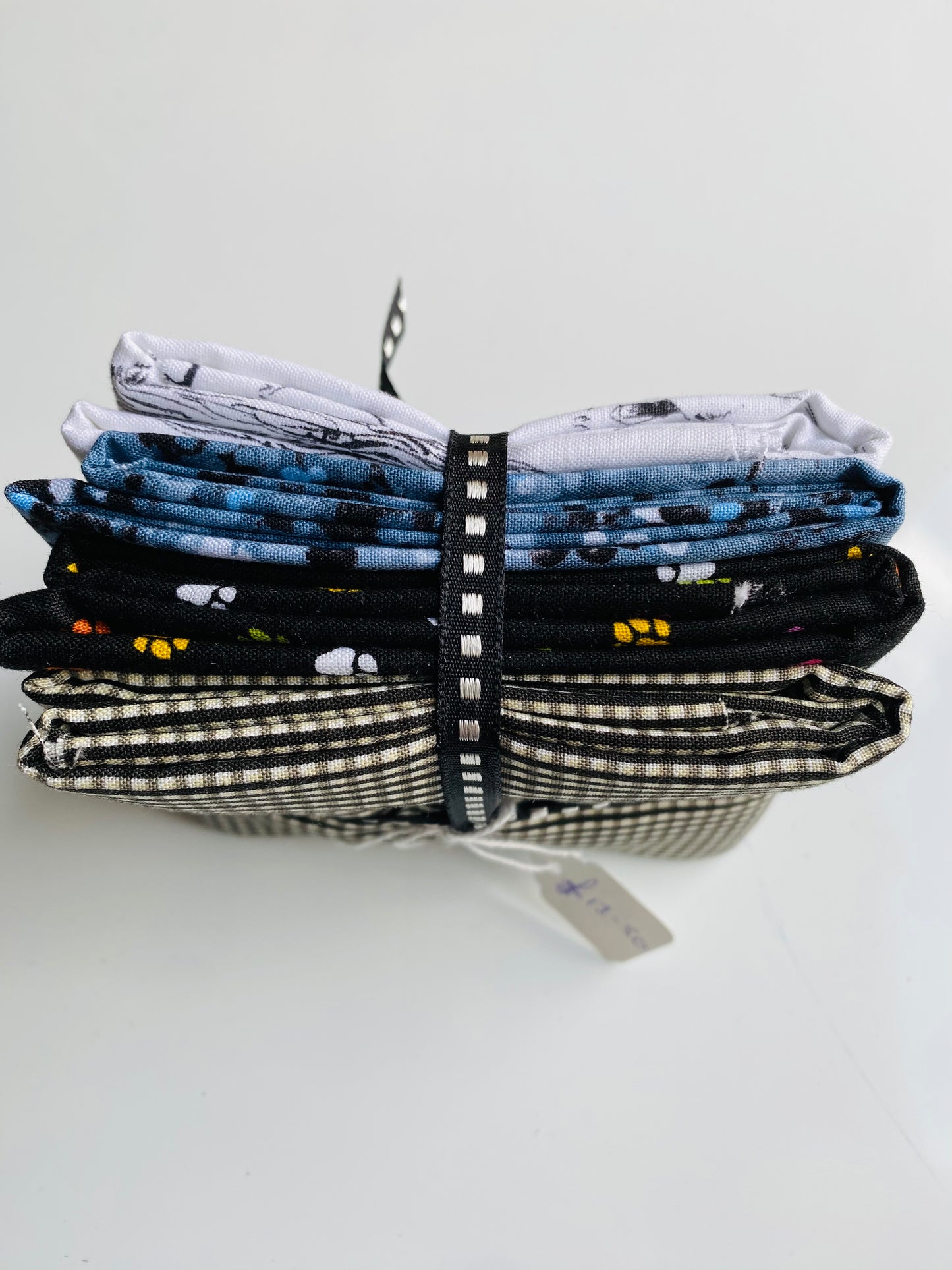 Fabric Fat Quarter Bundle - 'Dogs' - 100% Cotton