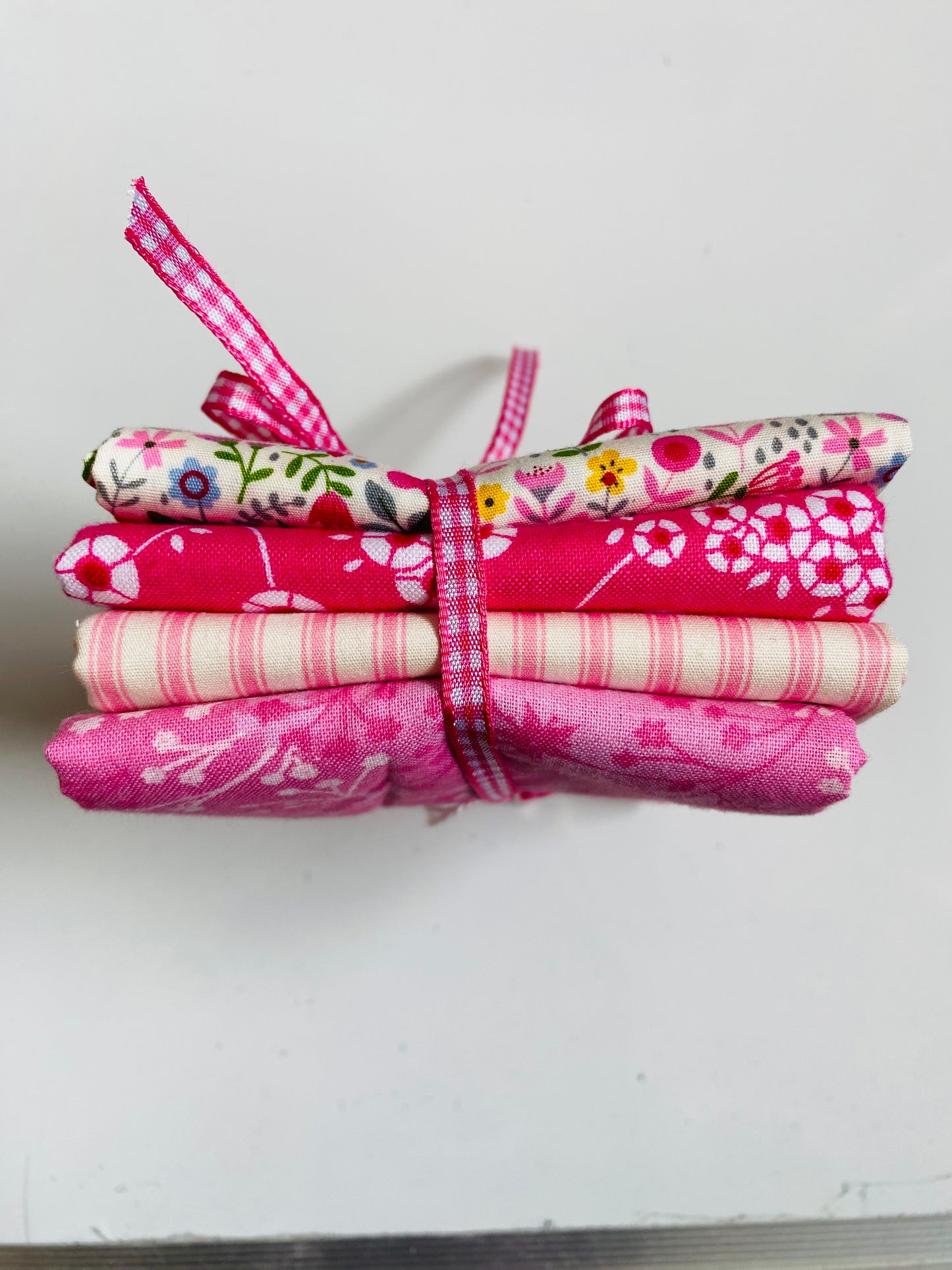 Fabric Fat Quarter Bundle - 'Lovely Summer Pinks' - 100% Cotton